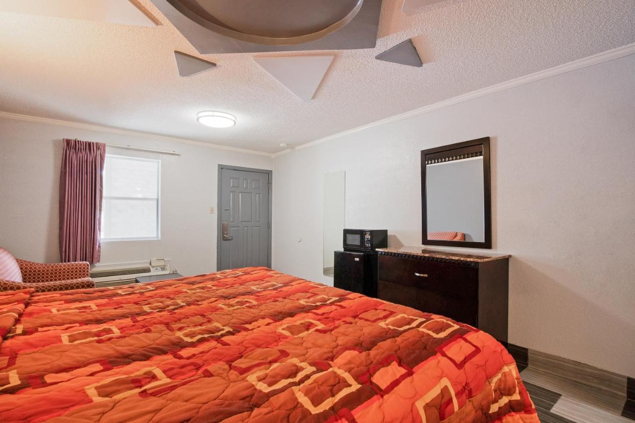 Oyo Hotel Houston I-69 & I-610 ภายนอก รูปภาพ